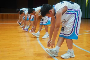 15岁男孩，因为年级篮球赛的事有情绪该如何引导？